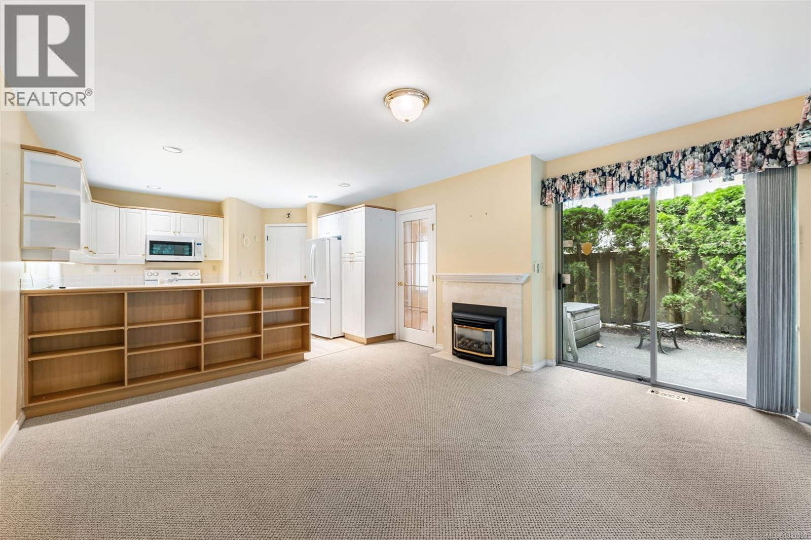 501 510 Marsett Place, Saanich