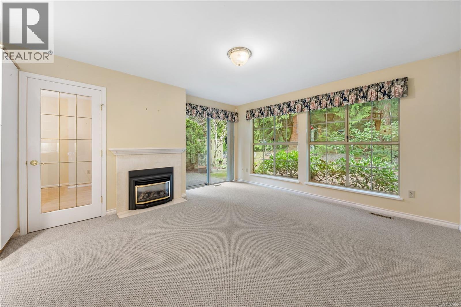 501 510 Marsett Place, Saanich