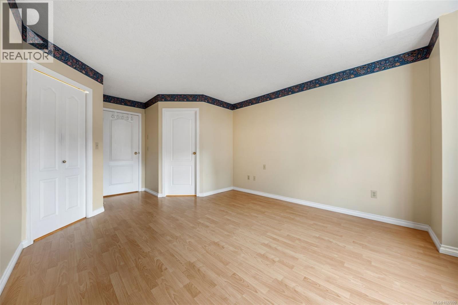 501 510 Marsett Place, Saanich