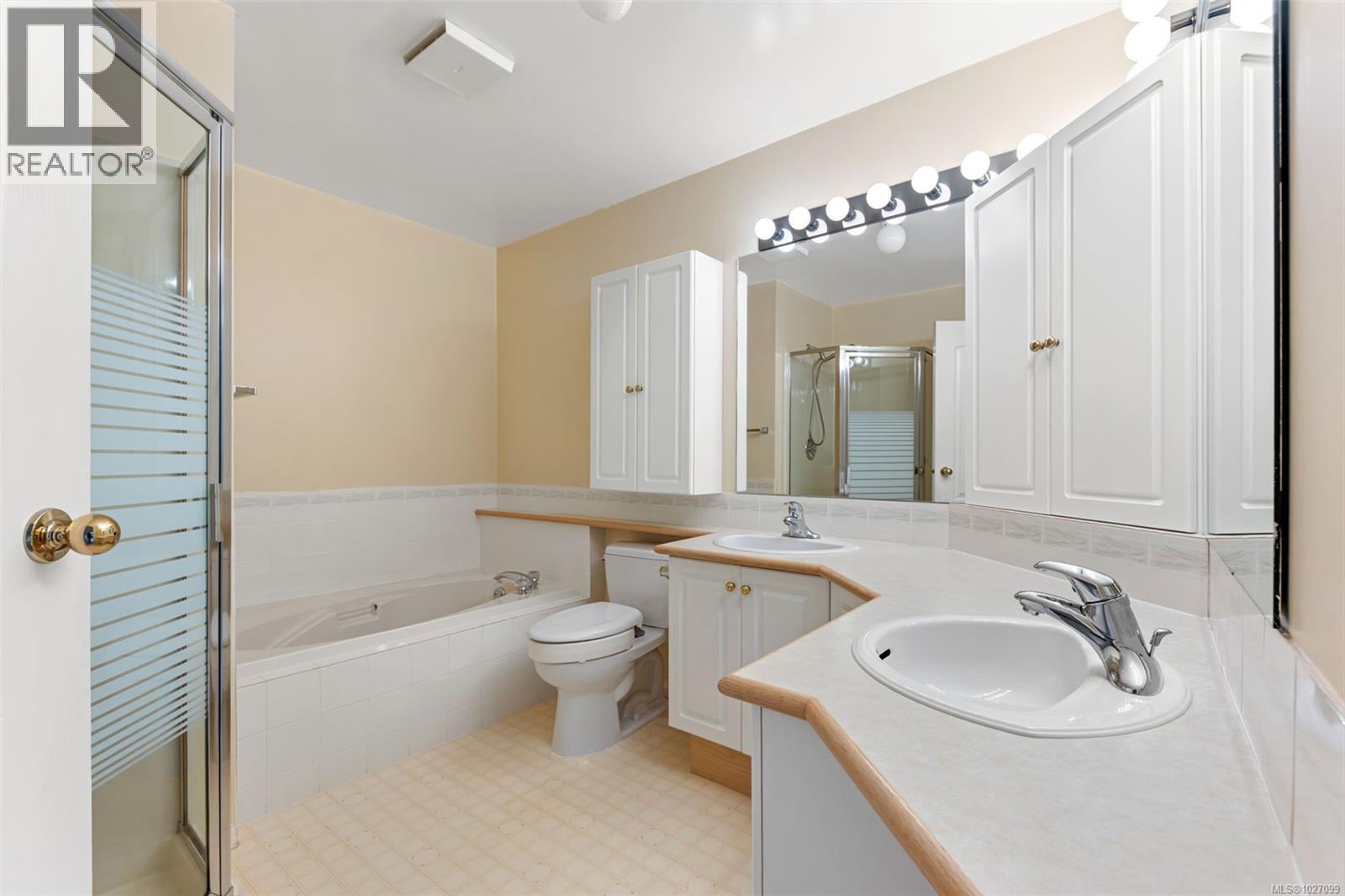 501 510 Marsett Place, Saanich