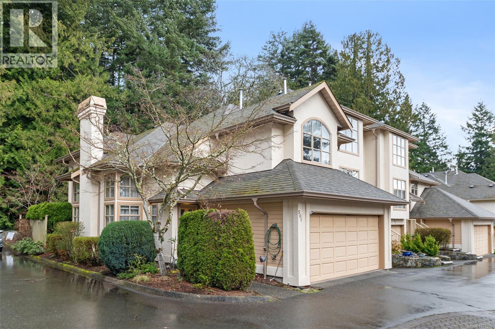 501 510 Marsett Place, Saanich