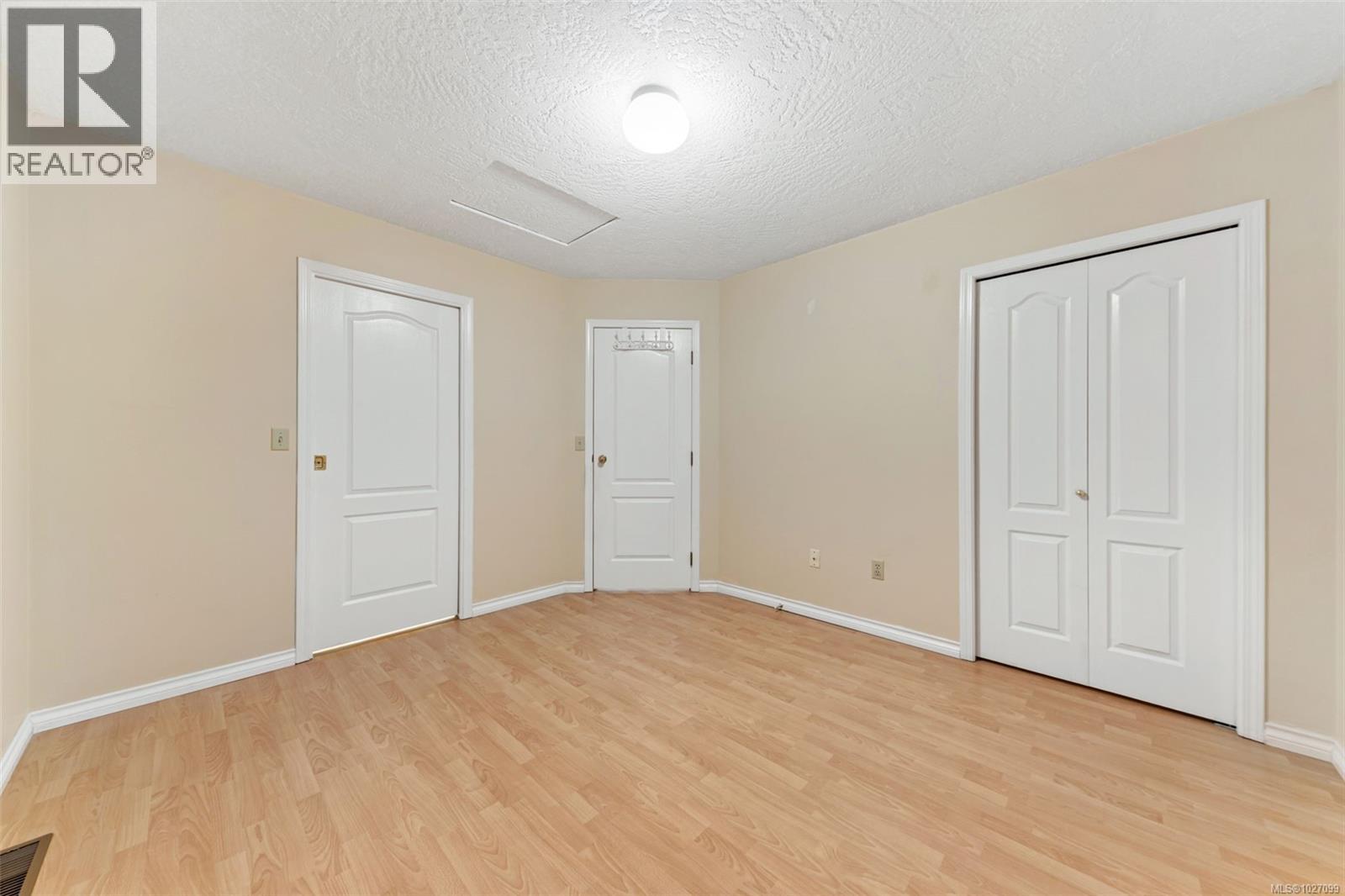 501 510 Marsett Place, Saanich