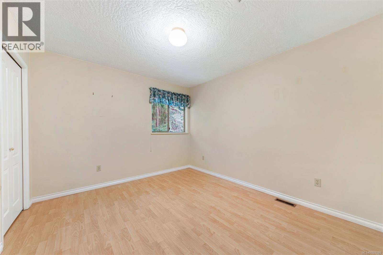 501 510 Marsett Place, Saanich