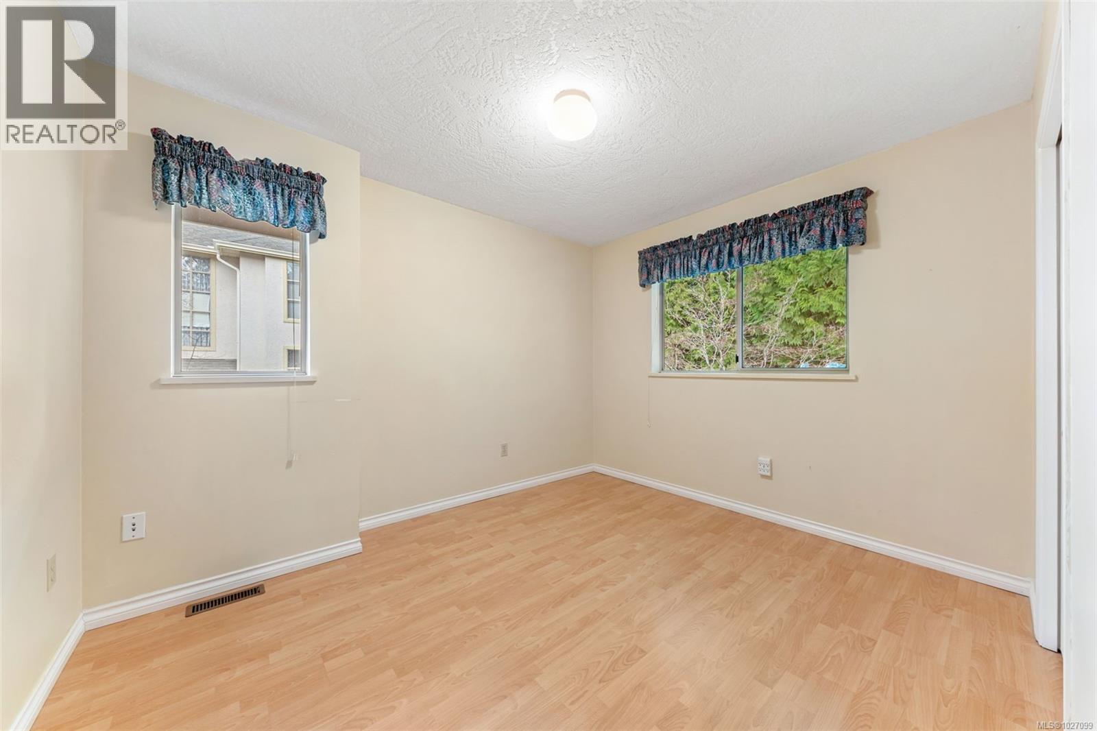 501 510 Marsett Place, Saanich