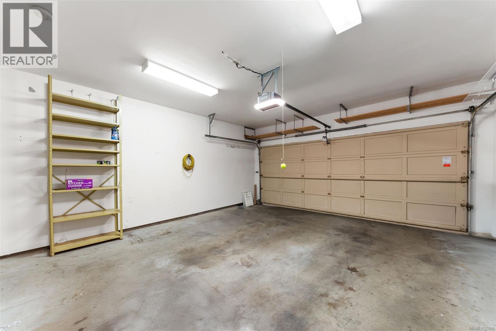 501 510 Marsett Place, Saanich