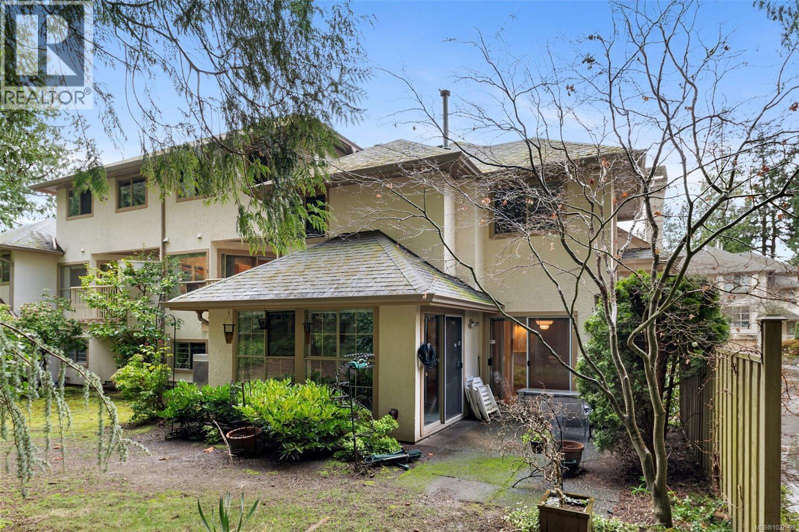 501 510 Marsett Place, Saanich