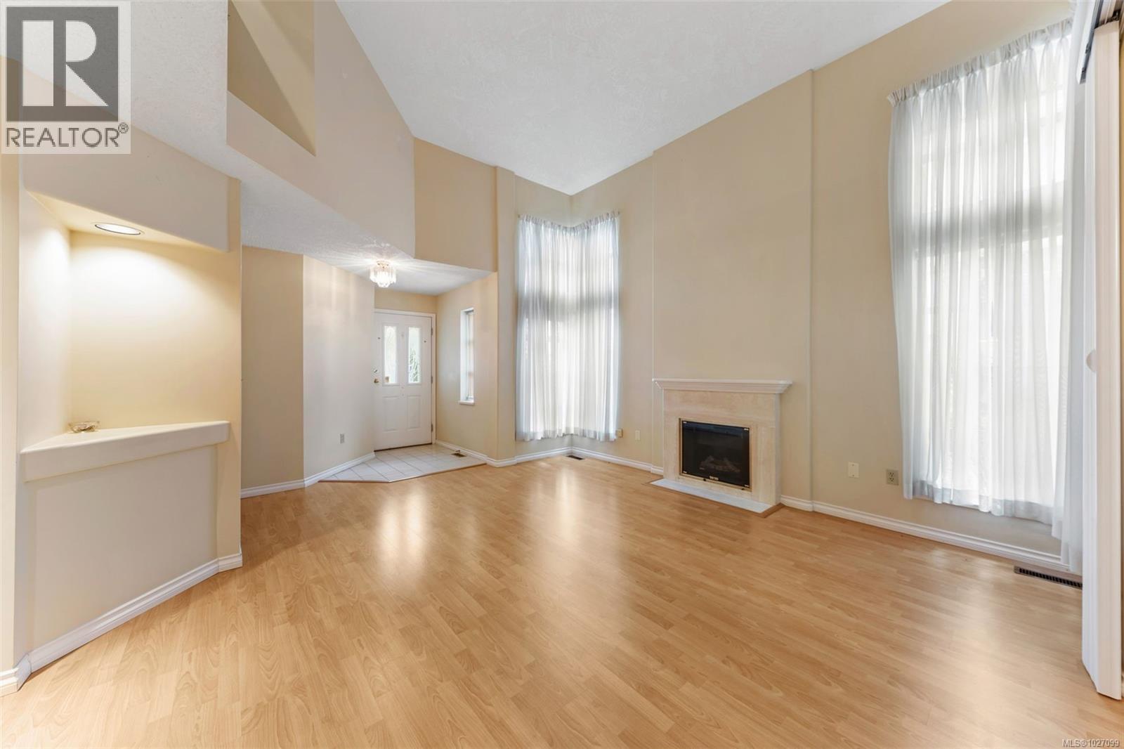 501 510 Marsett Place, Saanich