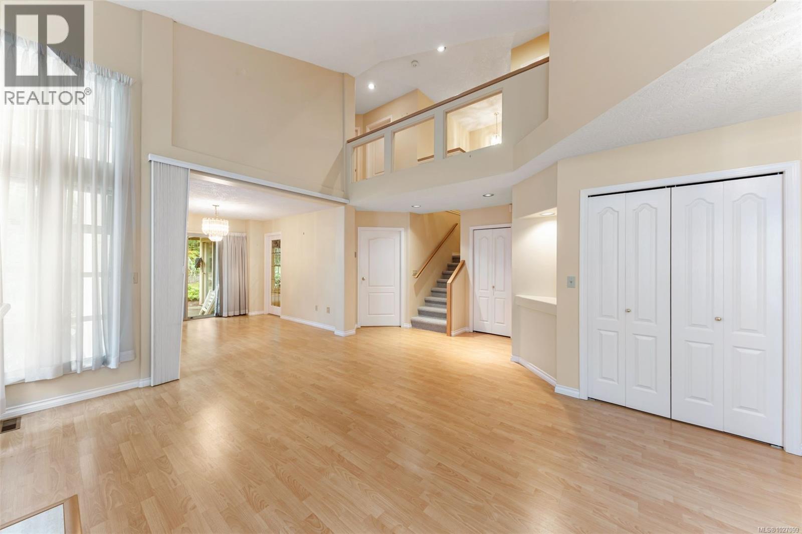 501 510 Marsett Place, Saanich