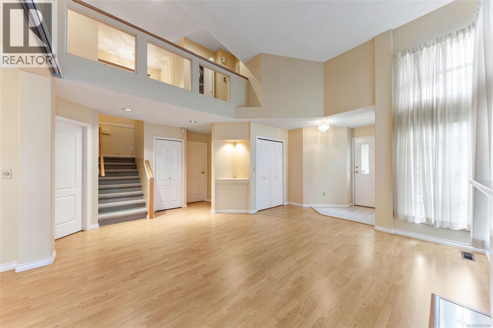 501 510 Marsett Place, Saanich