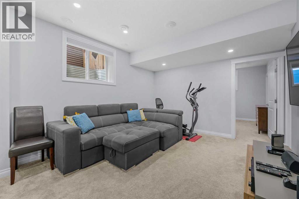 Single Family House for Sale in  Sherwood Square NW Sherwood Calgary 