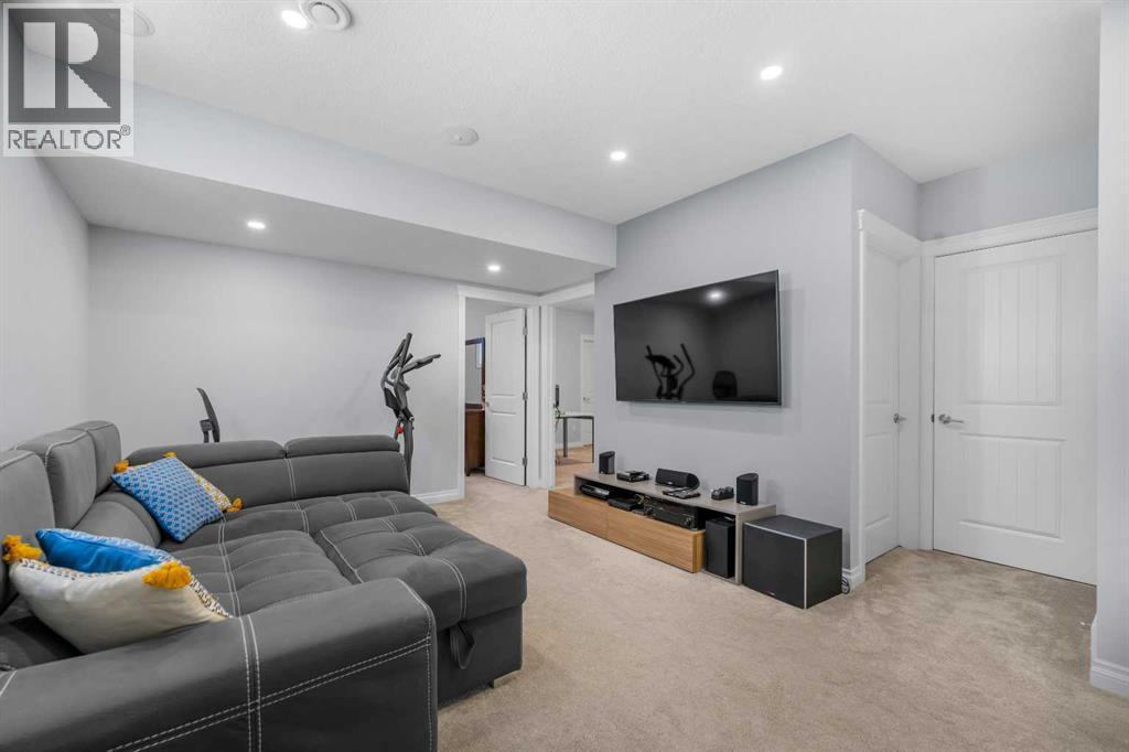 Single Family House for Sale in  Sherwood Square NW Sherwood Calgary 