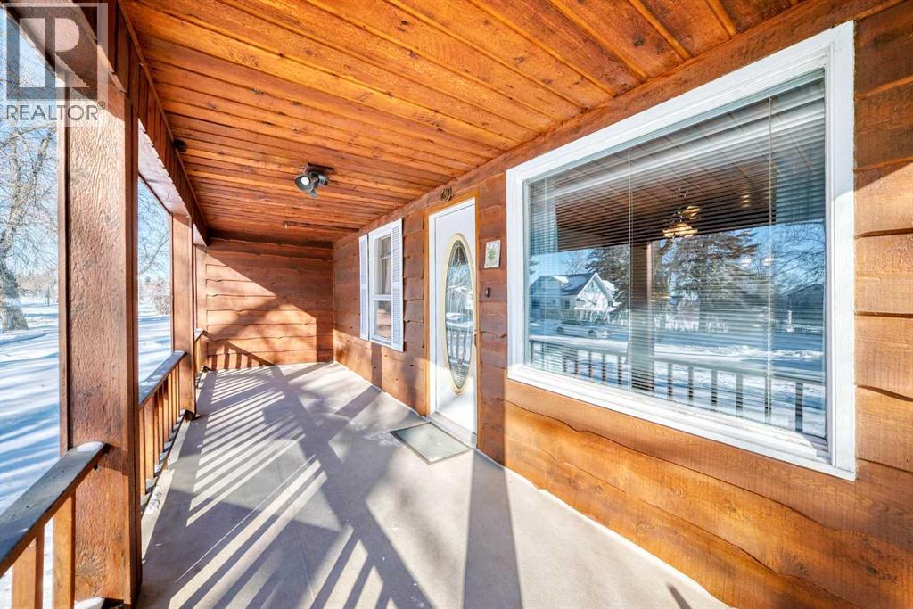 5306 52 Avenue - Photo 3 of 34, Ponoka, Alberta