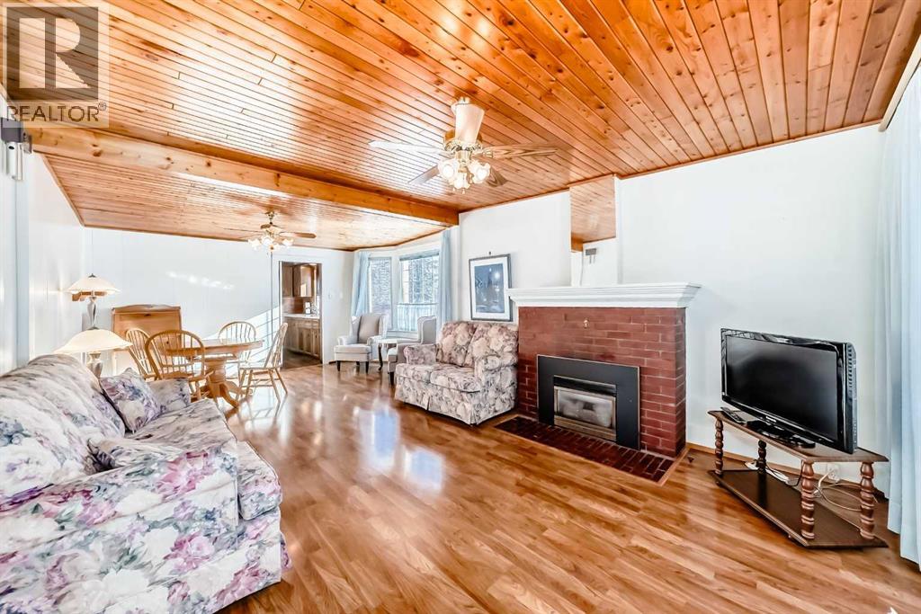 5306 52 Avenue - Photo 5 of 34, Ponoka, Alberta