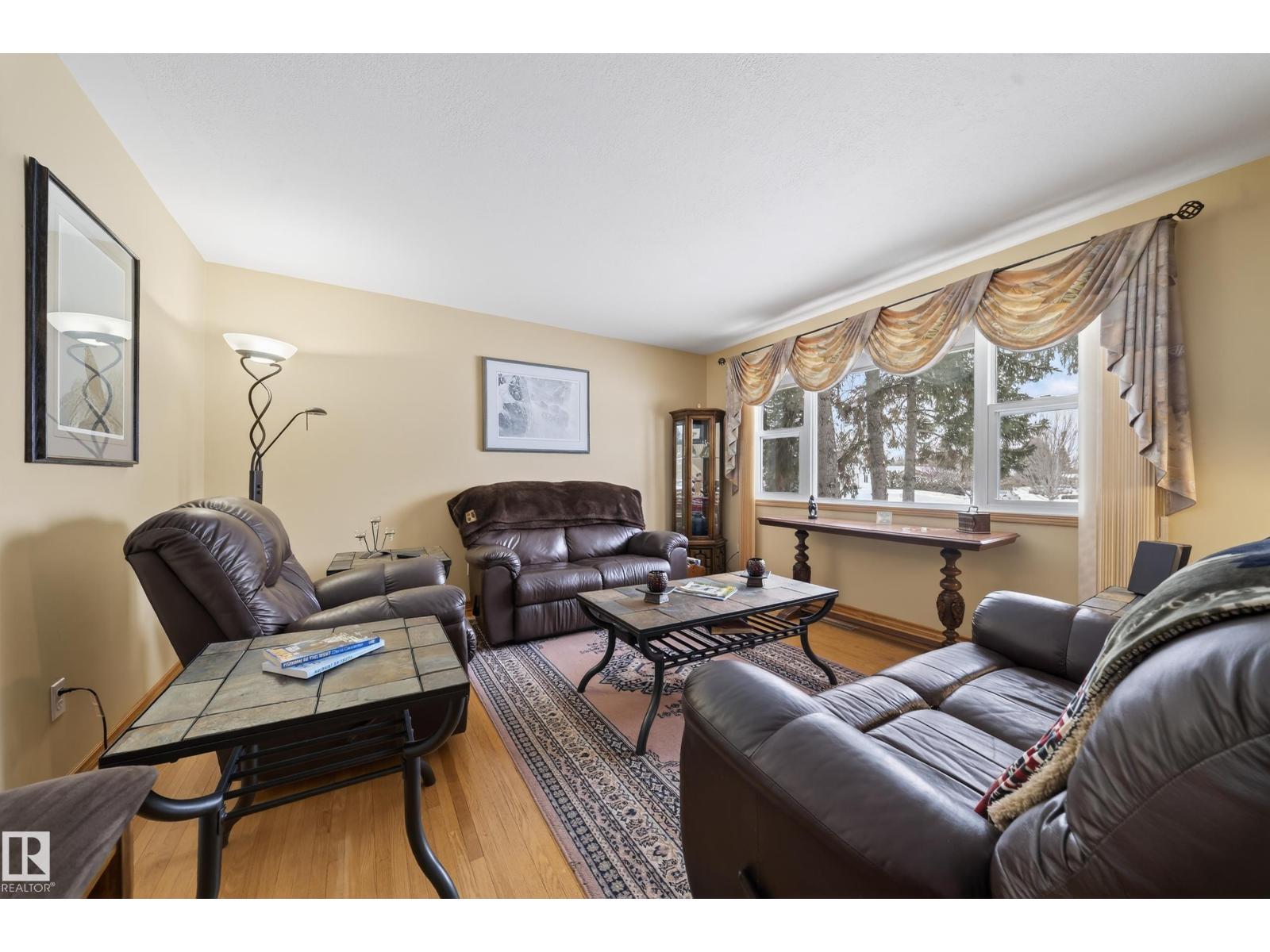 3805 114A ST NW - Photo 4 of 59, Edmonton, Alberta