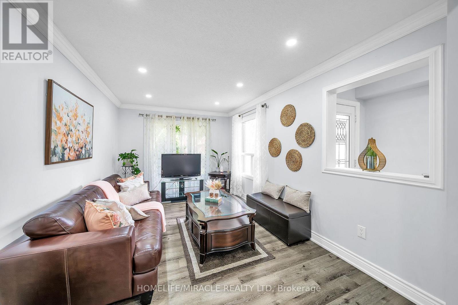 7 HOUGHTON COURT - Photo 4 of 36, Whitby (Downtown Whitby), Ontario