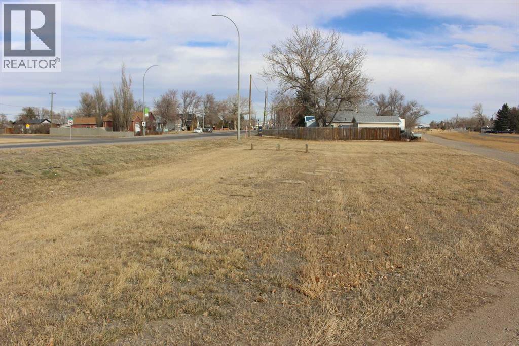 635 Highway Avenue - Photo 2 of 10, Picture Butte, Alberta