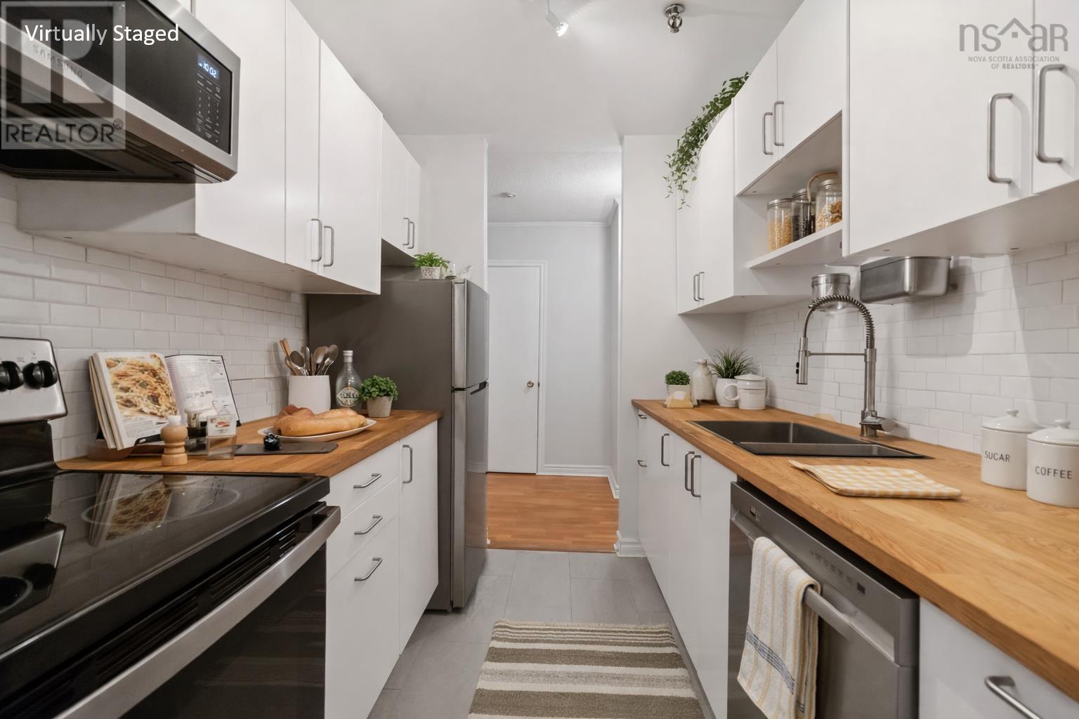 Property 10 of 38 of 403 15 Langbrae Drive