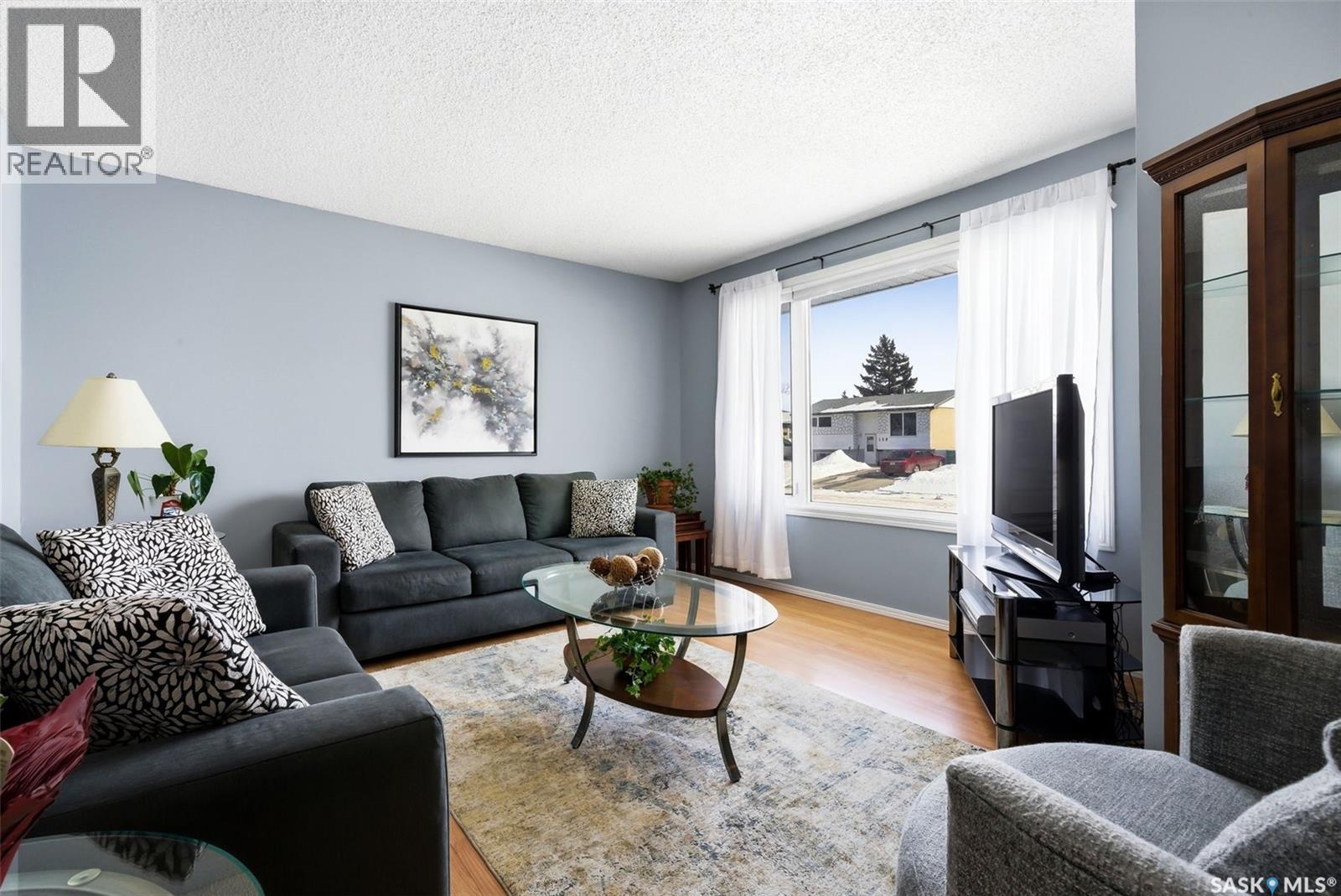 131 Lloyd CRESCENT - Photo 4 of 35, Regina, Saskatchewan