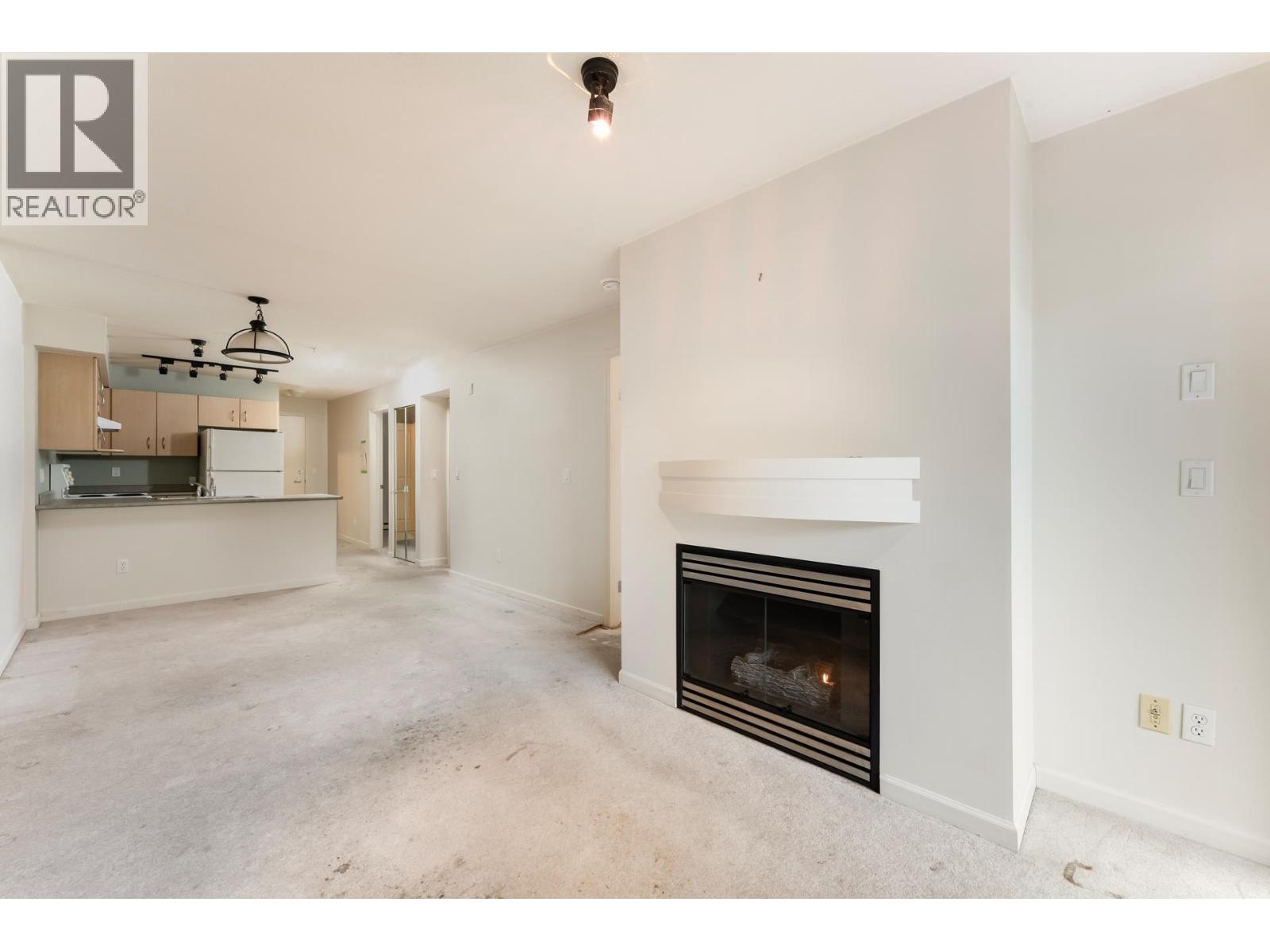 218 332 LONSDALE AVENUE, North Vancouver