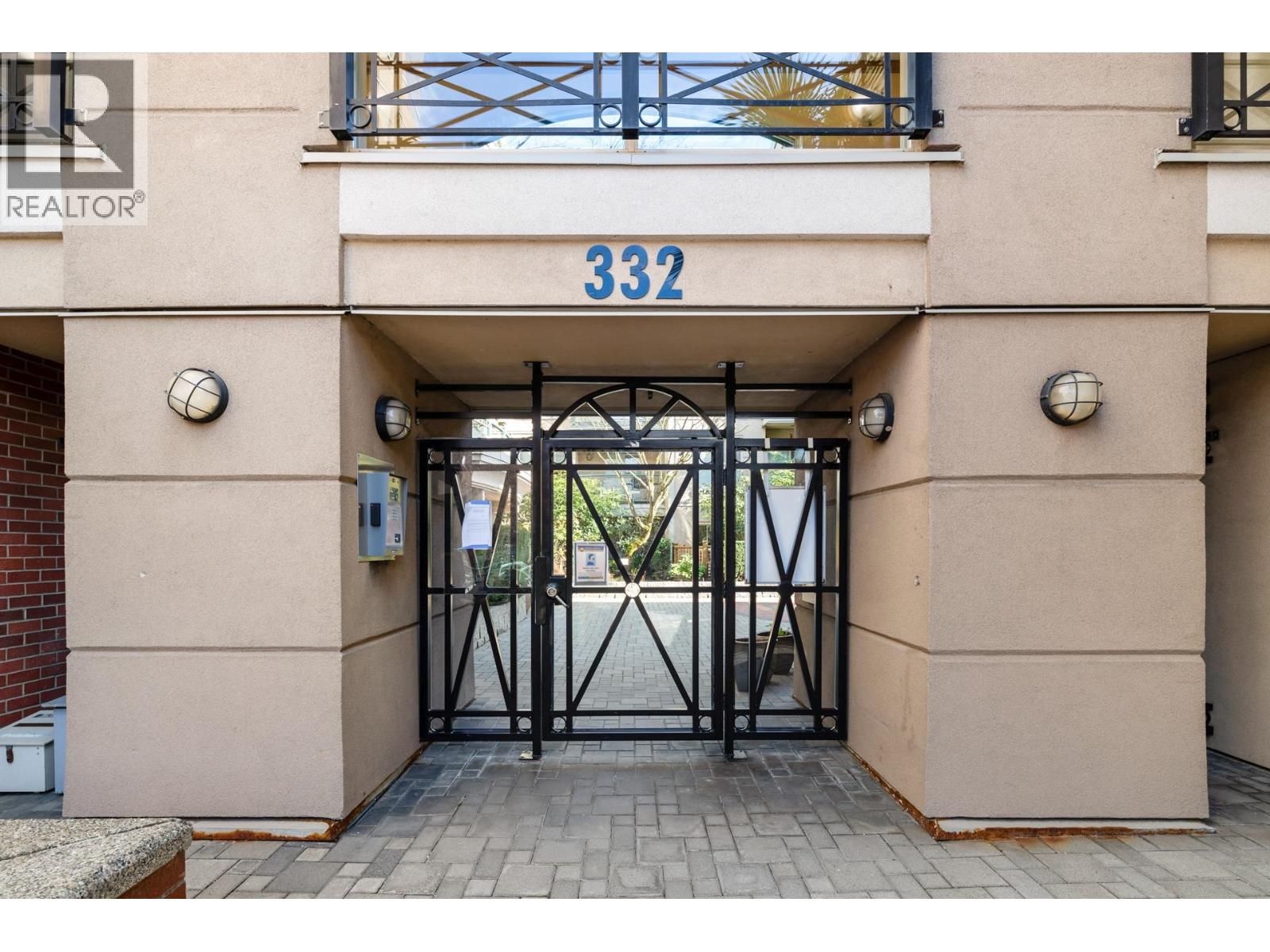 218 332 LONSDALE AVENUE, North Vancouver