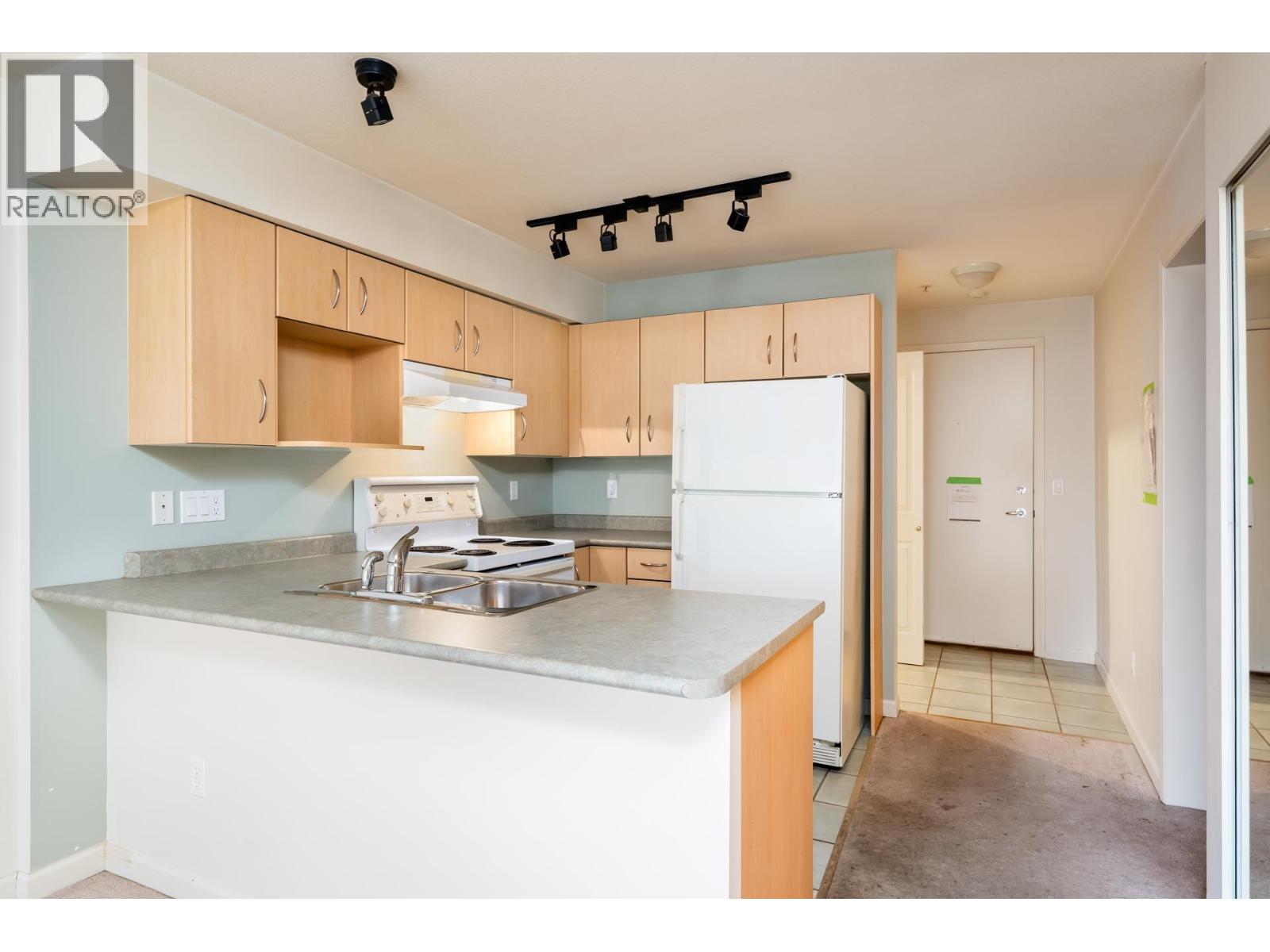 218 332 LONSDALE AVENUE, North Vancouver