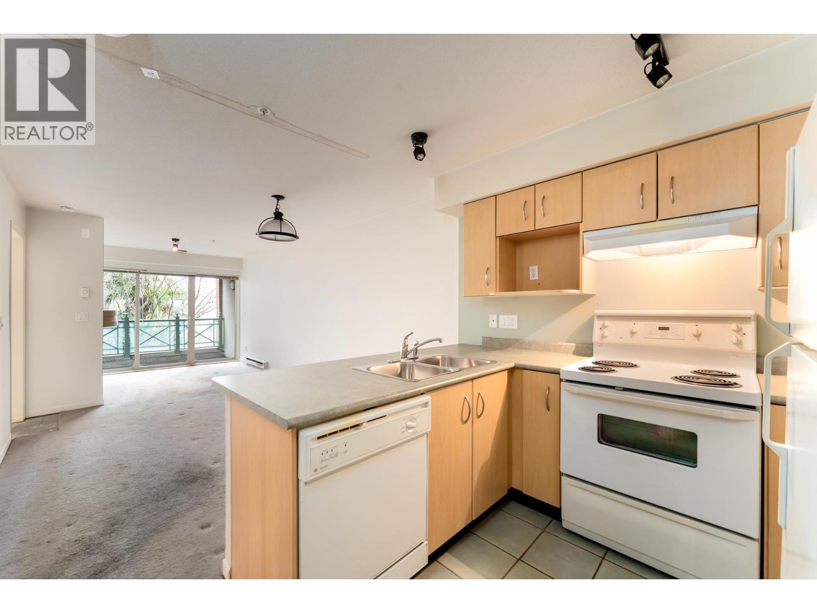 218 332 LONSDALE AVENUE, North Vancouver