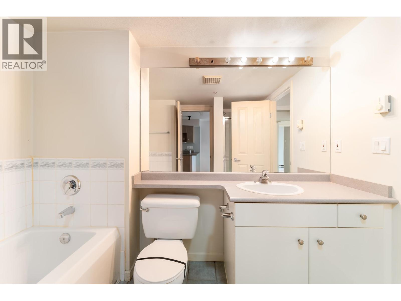 218 332 LONSDALE AVENUE, North Vancouver