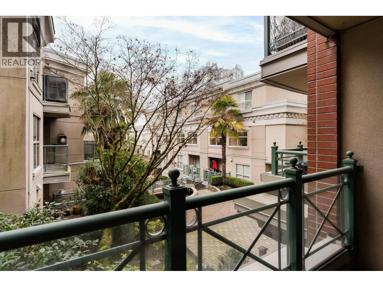 218 332 LONSDALE AVENUE, North Vancouver