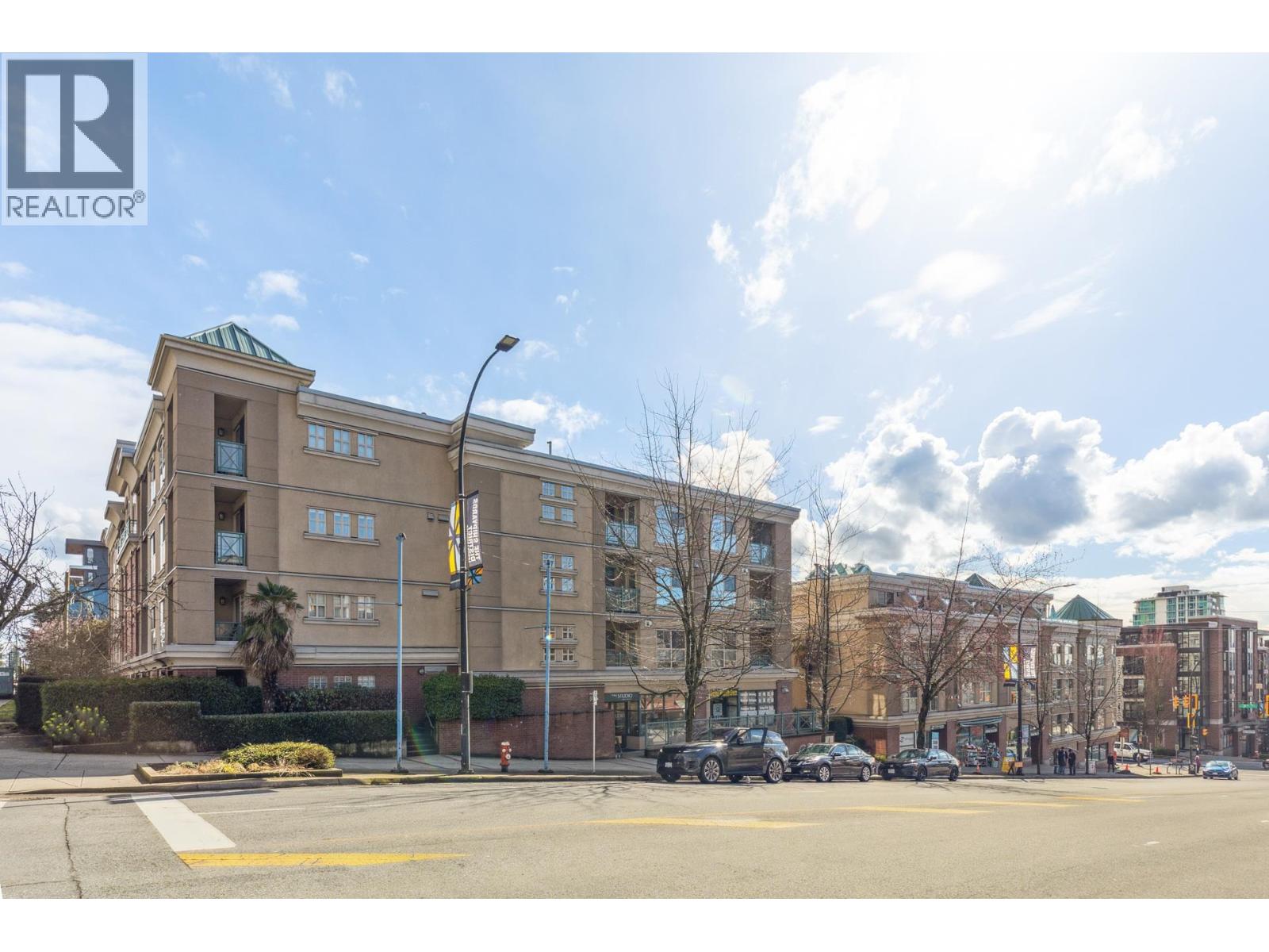 218 332 LONSDALE AVENUE, North Vancouver