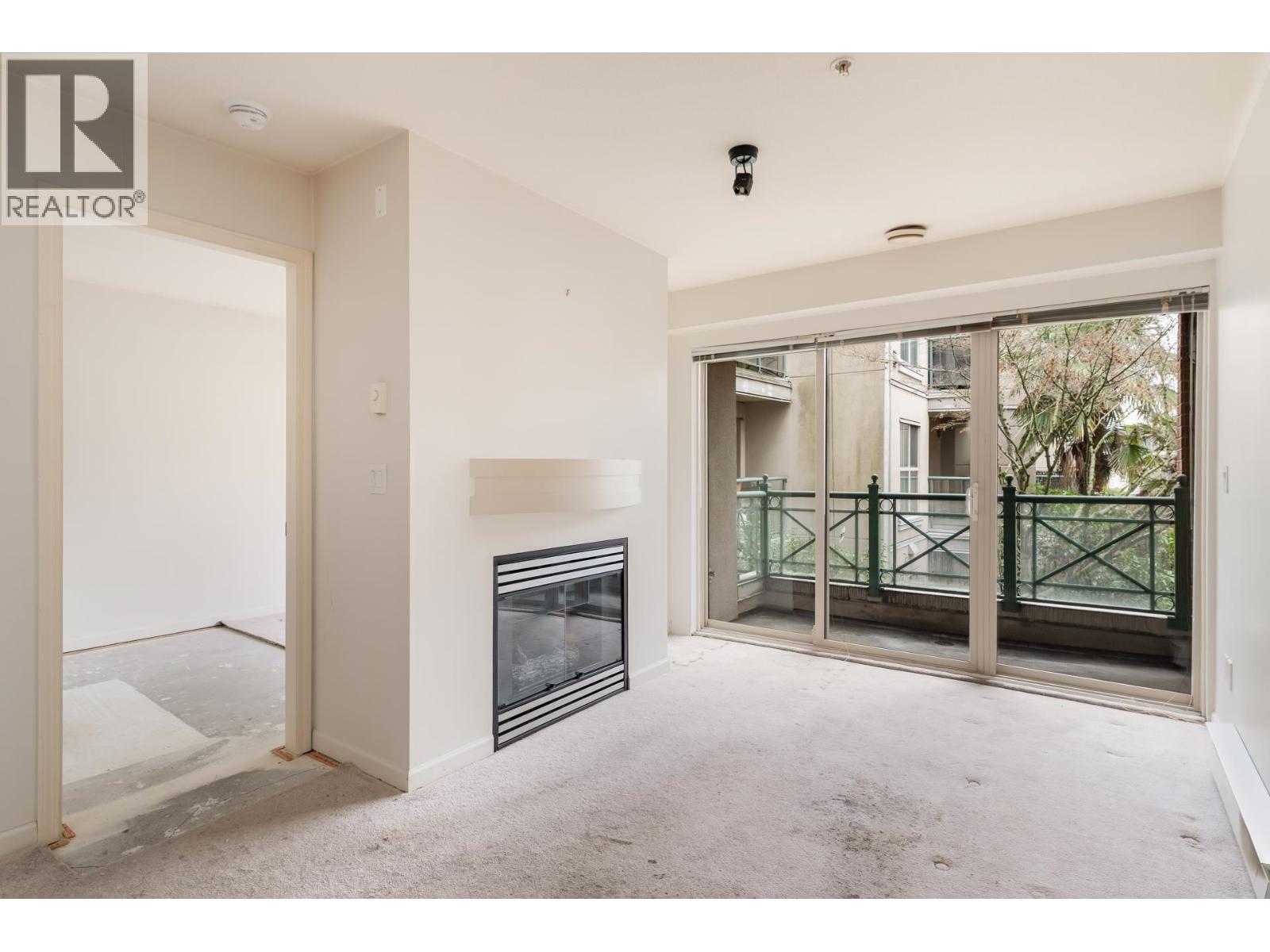 218 332 LONSDALE AVENUE, North Vancouver