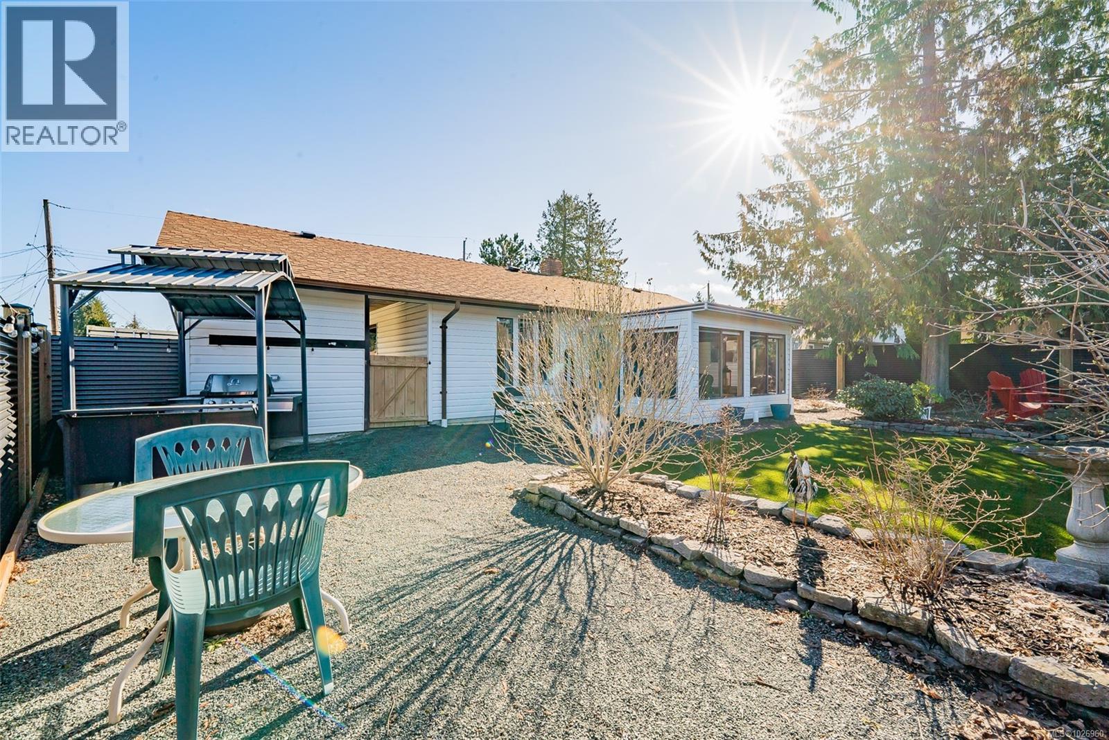 319 Meadow View Pl, Parksville