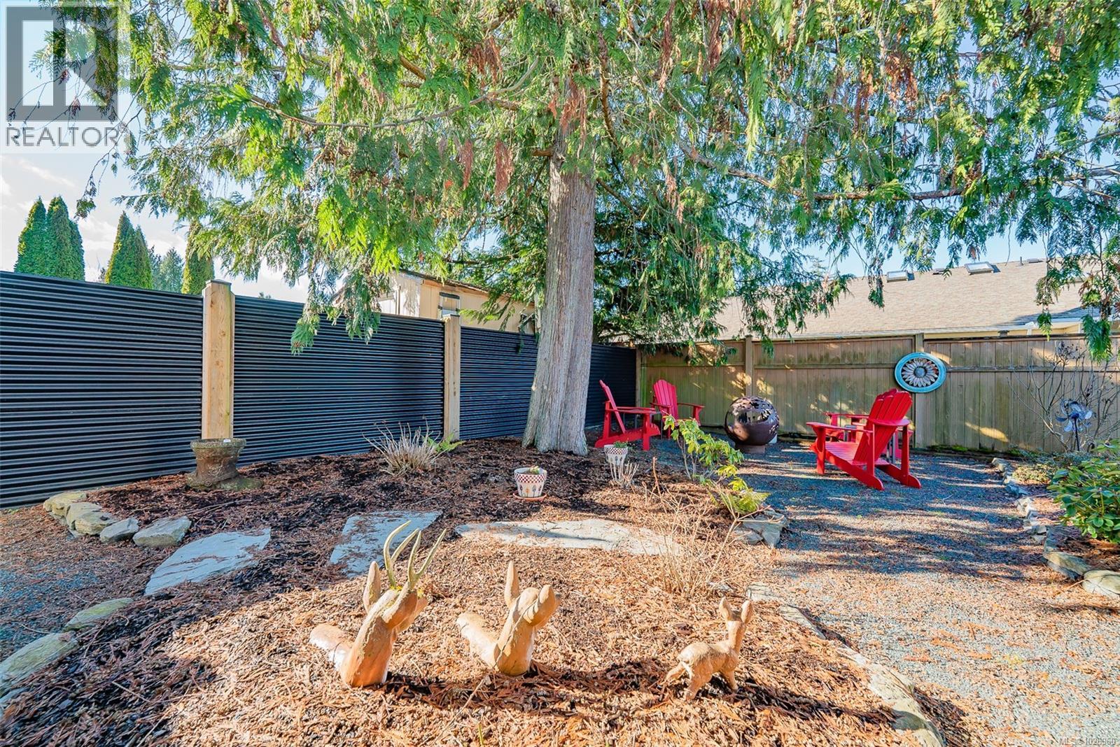 319 Meadow View Pl, Parksville