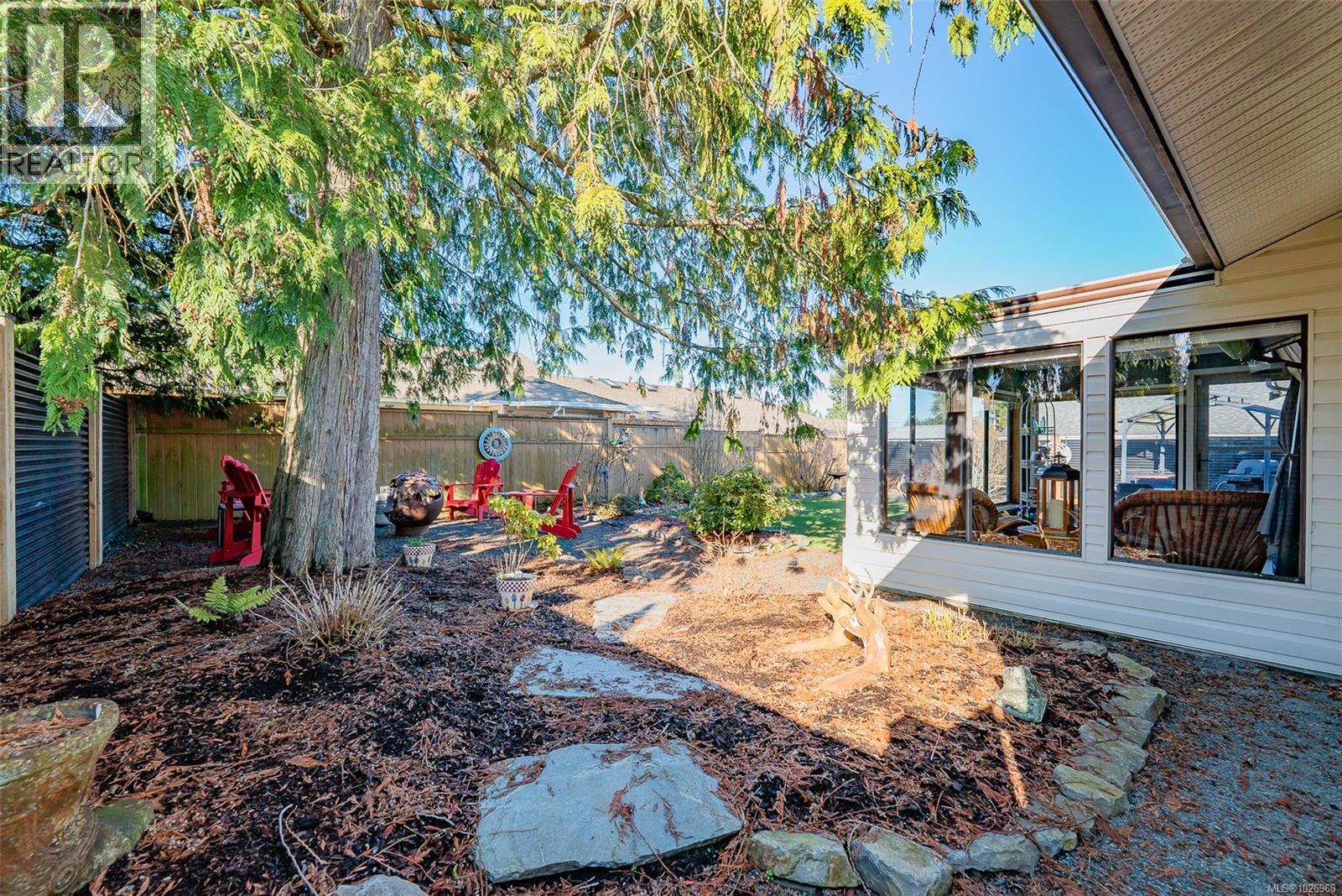 319 Meadow View Pl, Parksville