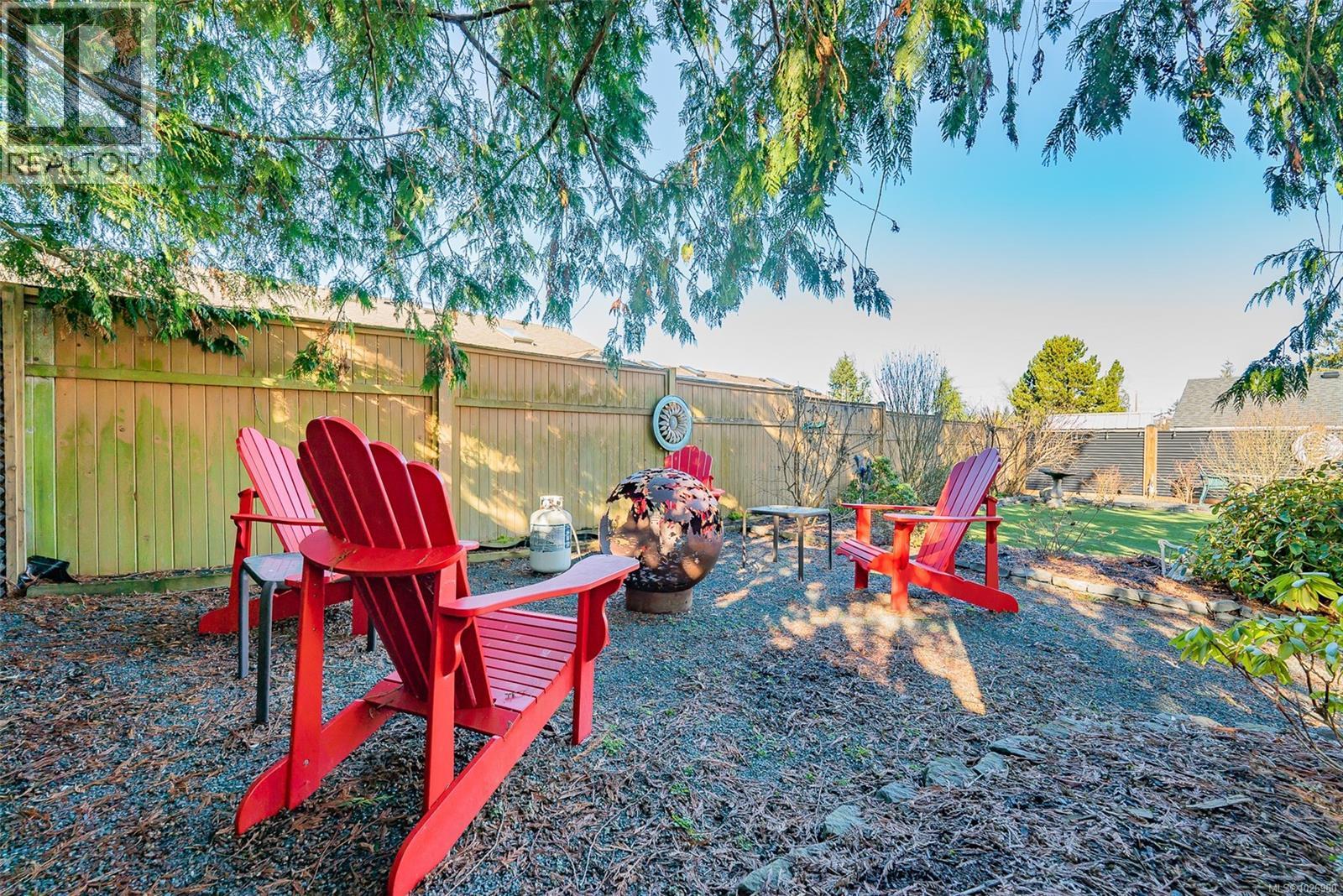 319 Meadow View Pl, Parksville