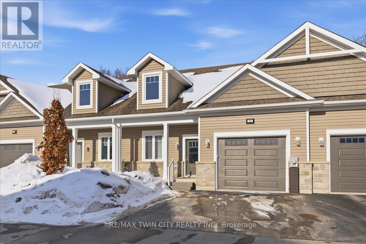 24 George Street North 11