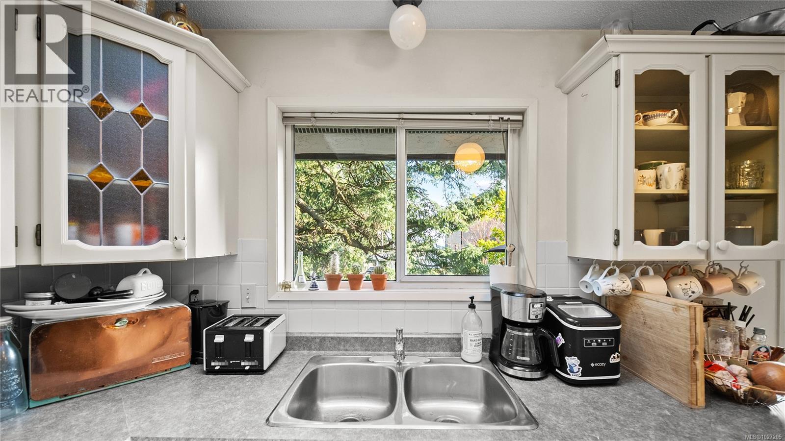  3855 Haro Road, Saanich