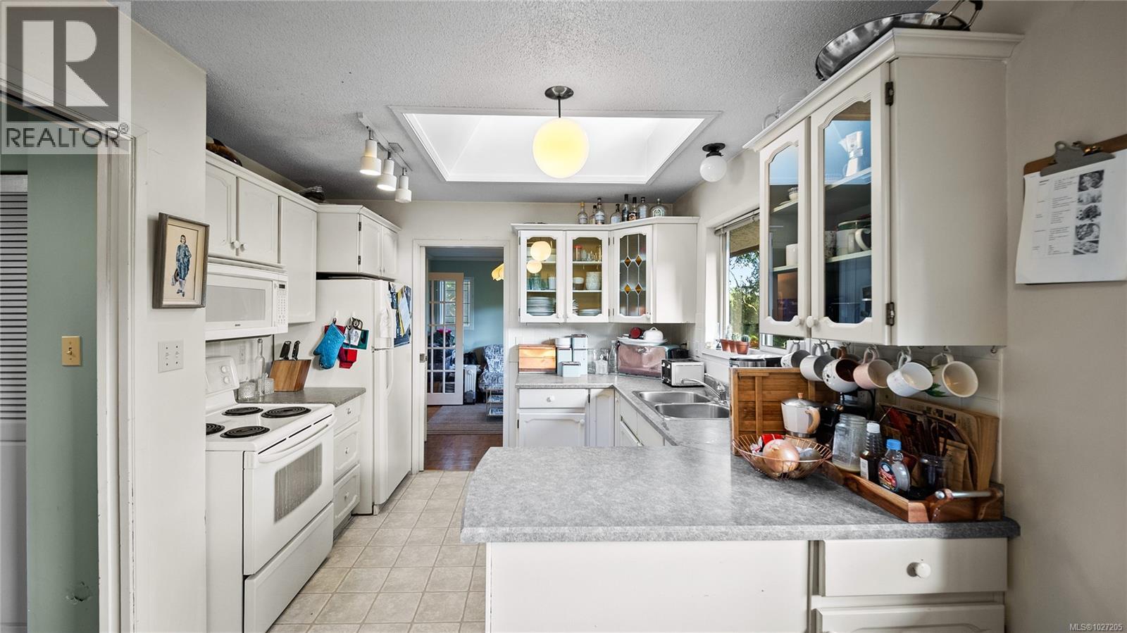  3855 Haro Road, Saanich