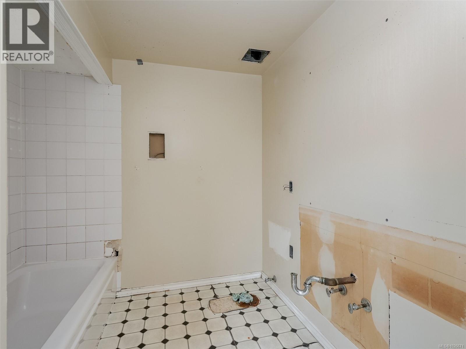  930 Royal Oak Drive, Saanich