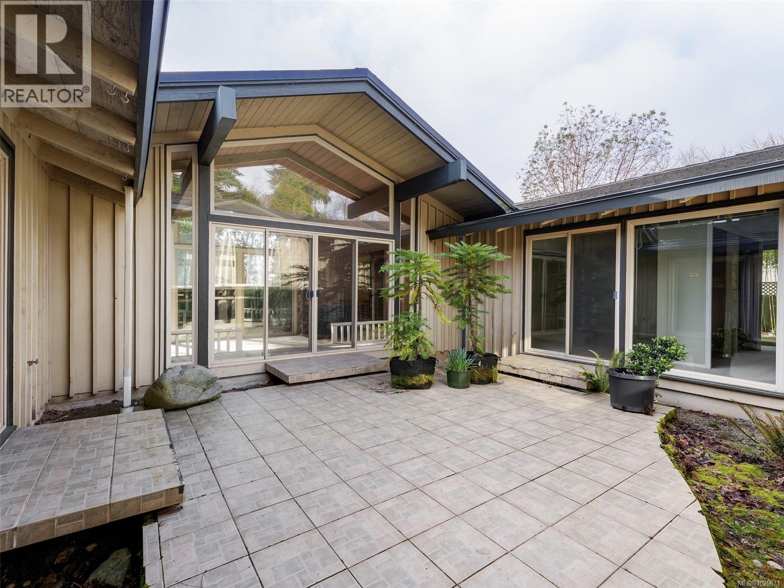  930 Royal Oak Drive, Saanich