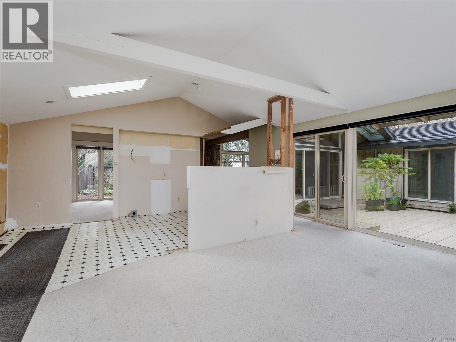  930 Royal Oak Drive, Saanich