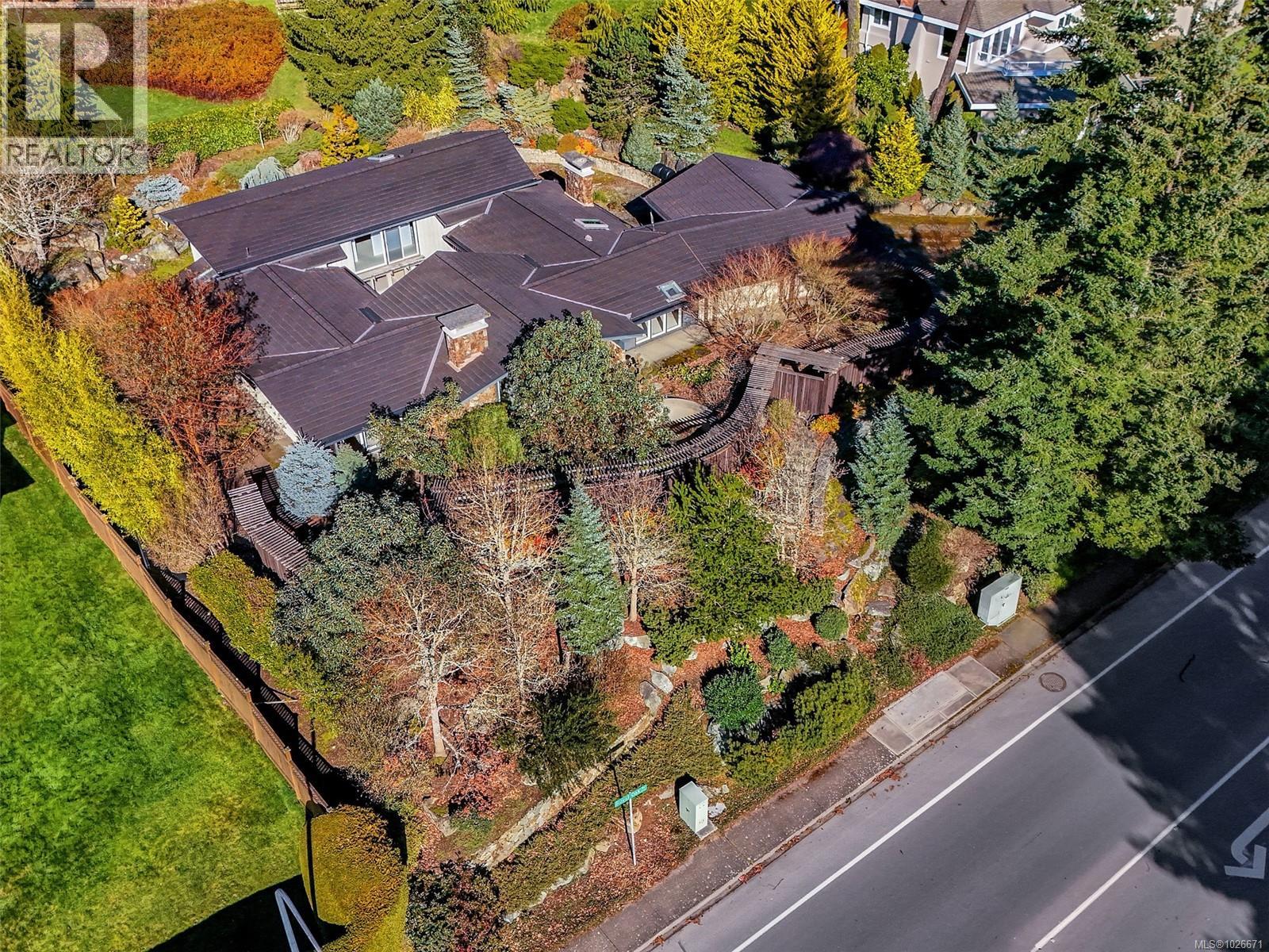 930 Royal Oak Drive, Saanich