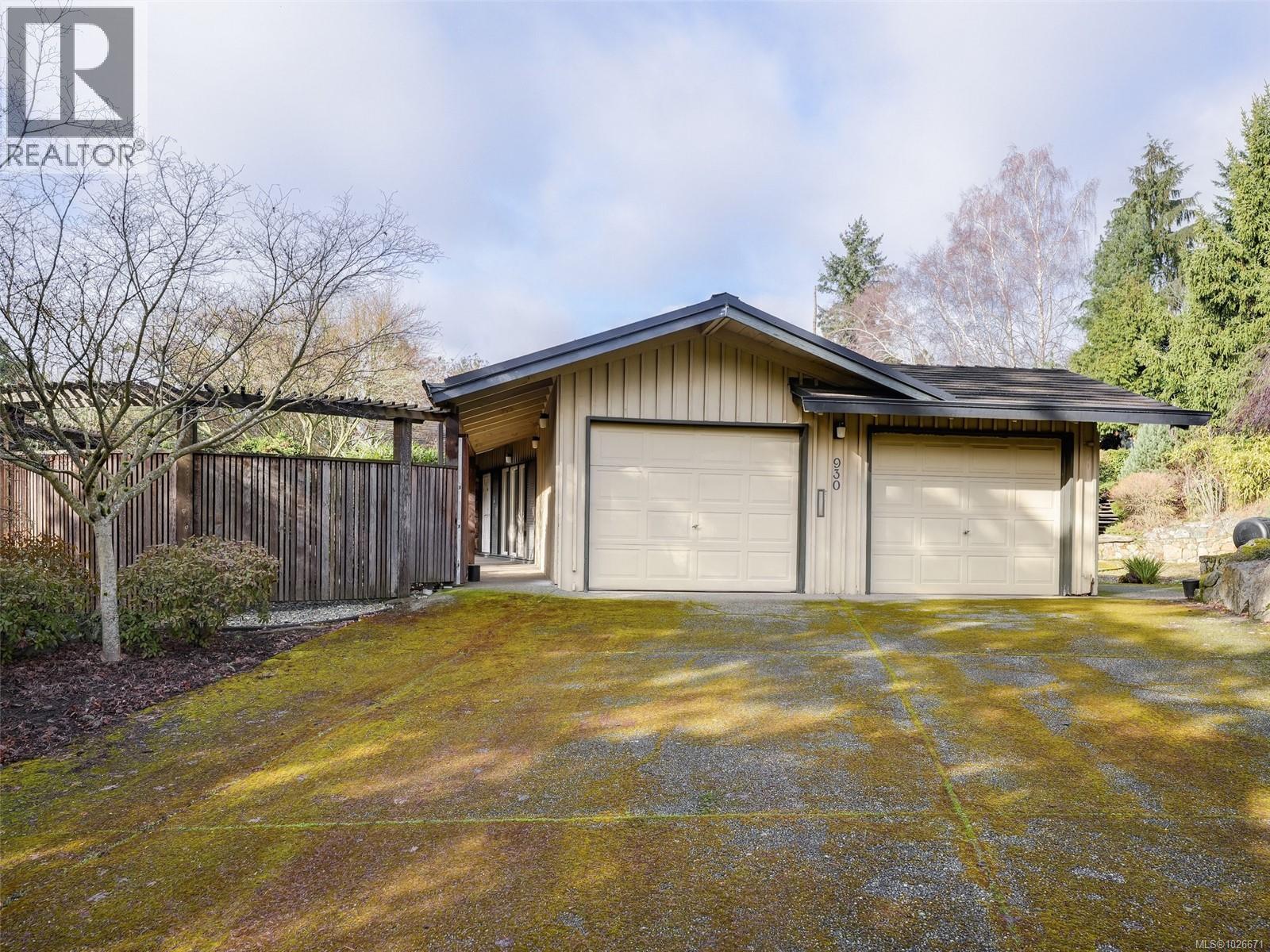  930 Royal Oak Drive, Saanich