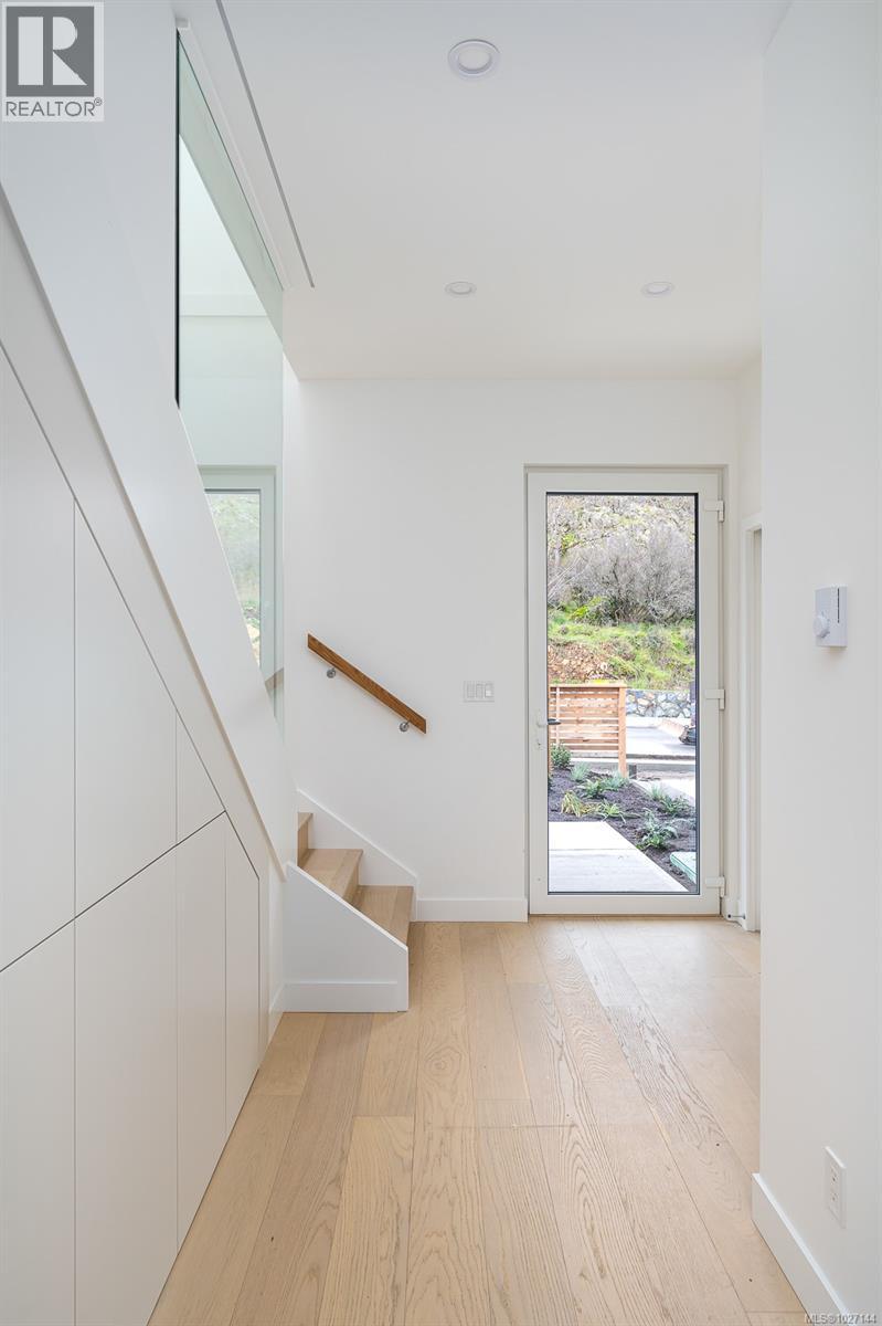 3 1417 May Street, Victoria