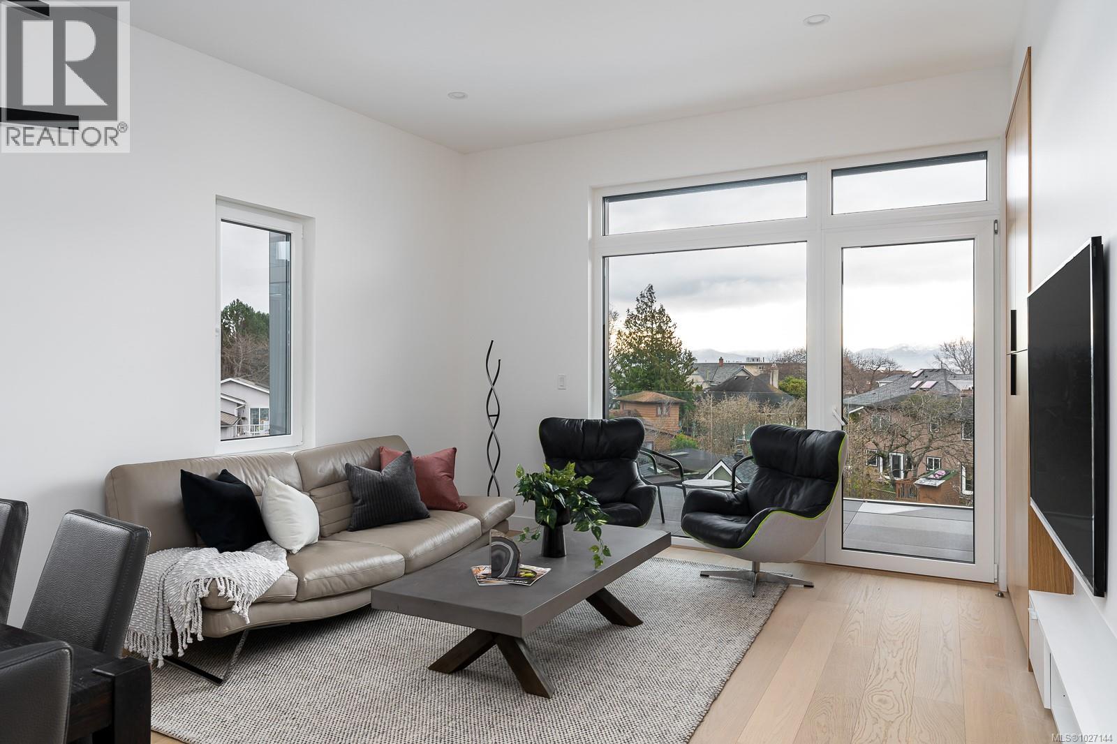 3 1417 May Street, Victoria