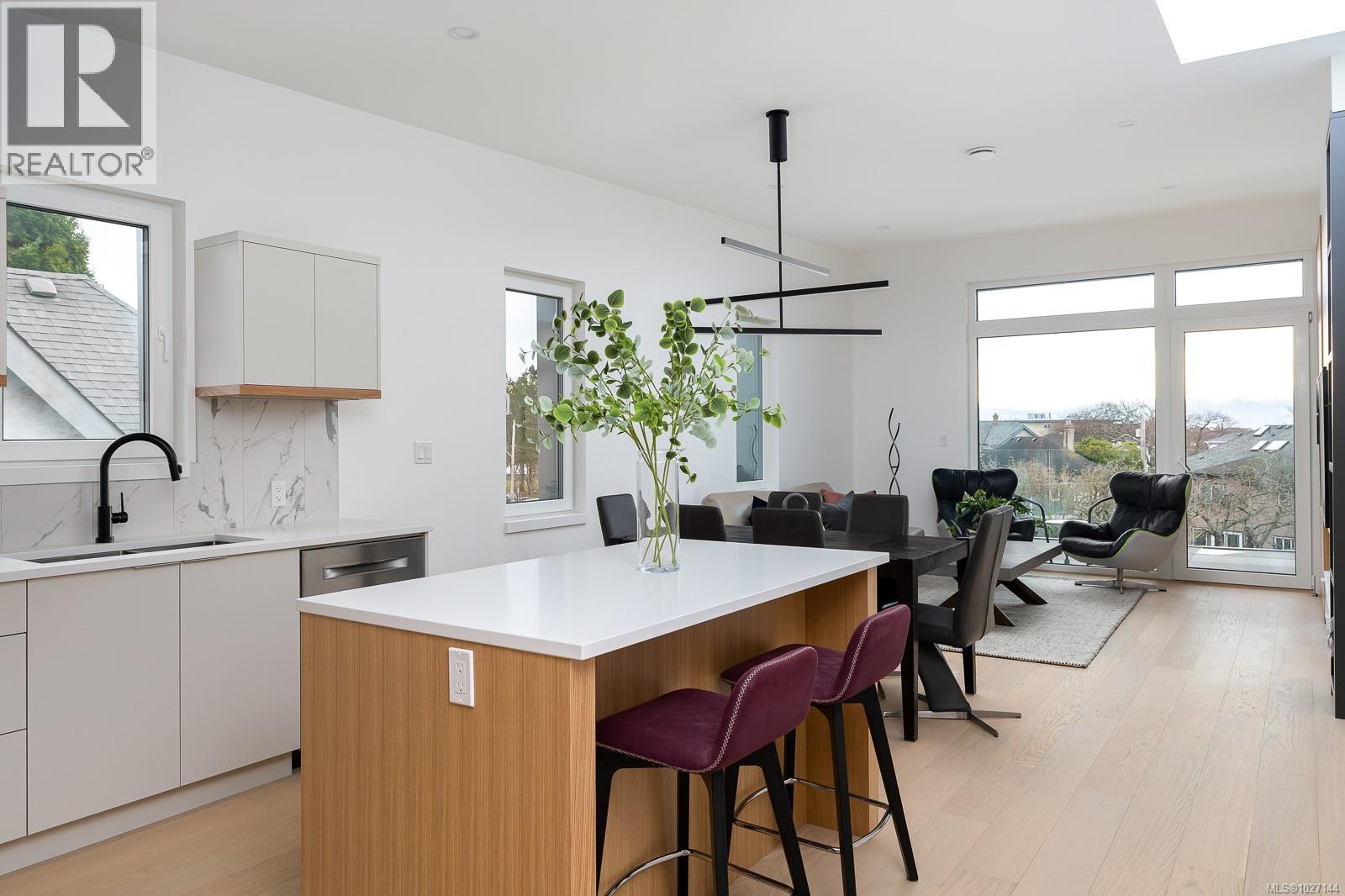 3 1417 May Street, Victoria