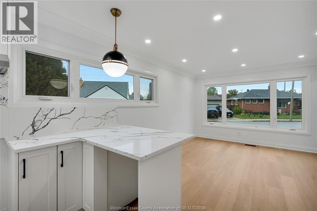 1377 GRANVILLE CRESCENT - 11
