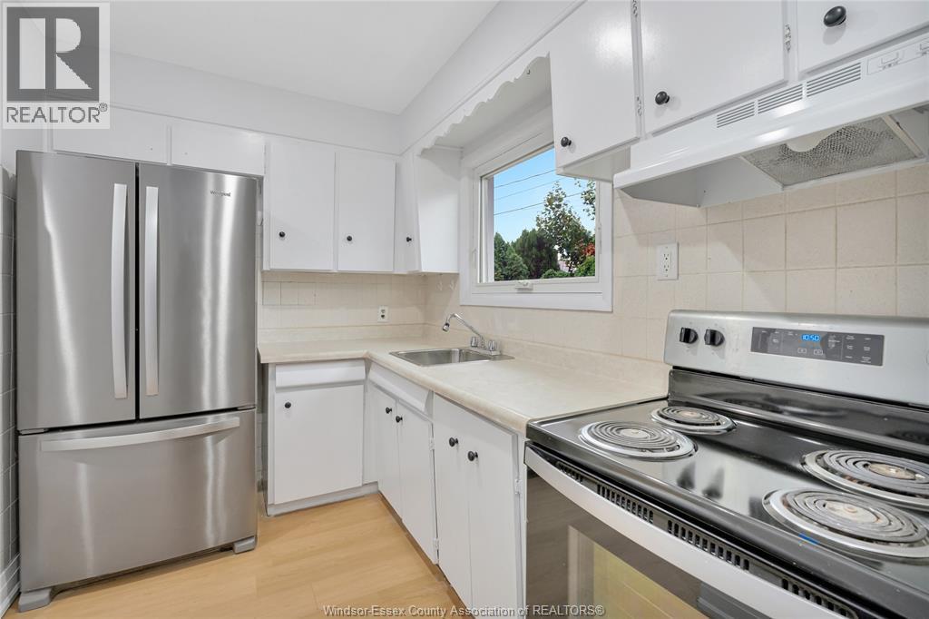 1377 GRANVILLE CRESCENT - 24