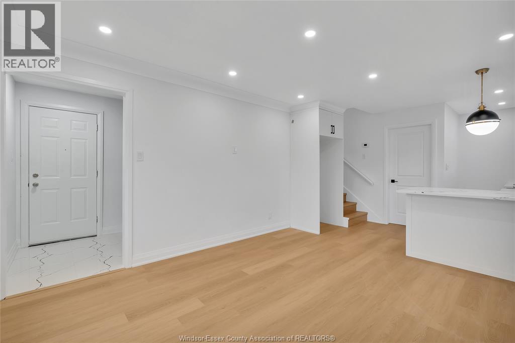 1377 GRANVILLE CRESCENT - 6