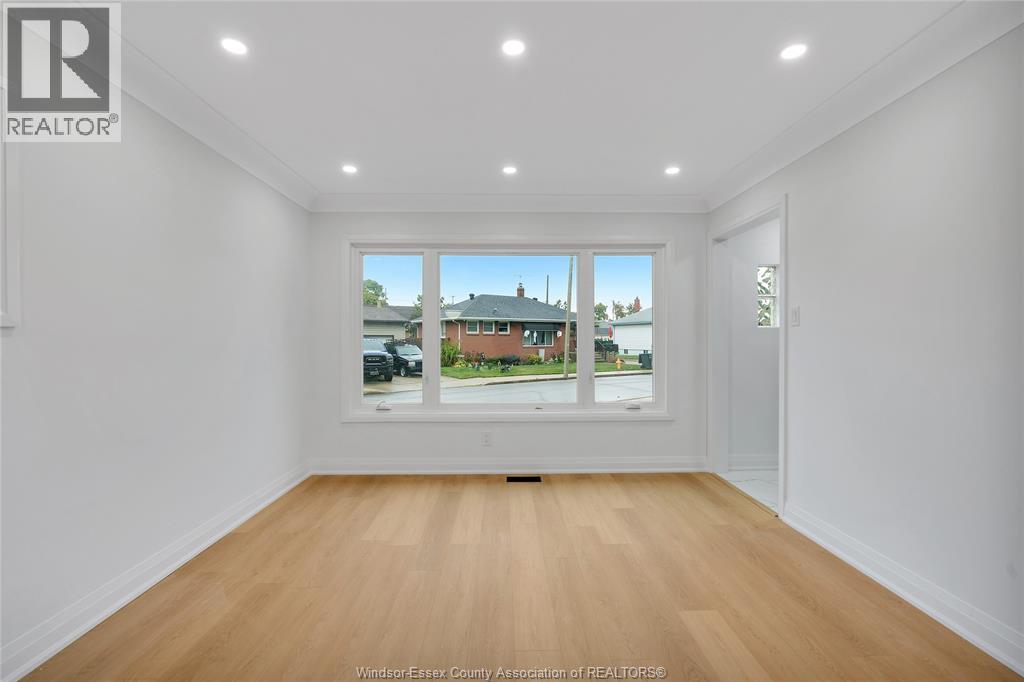 1377 GRANVILLE CRESCENT - 8