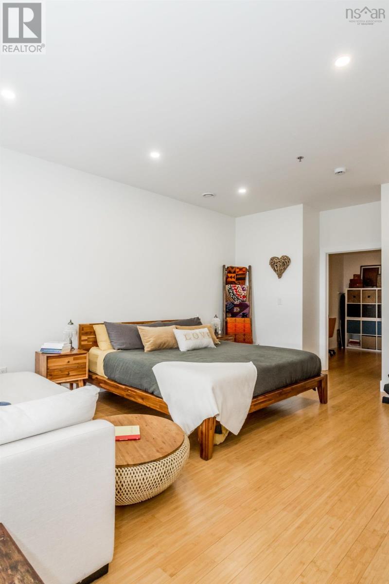 Property 23 of 39 of 204 151 Ritchie Street